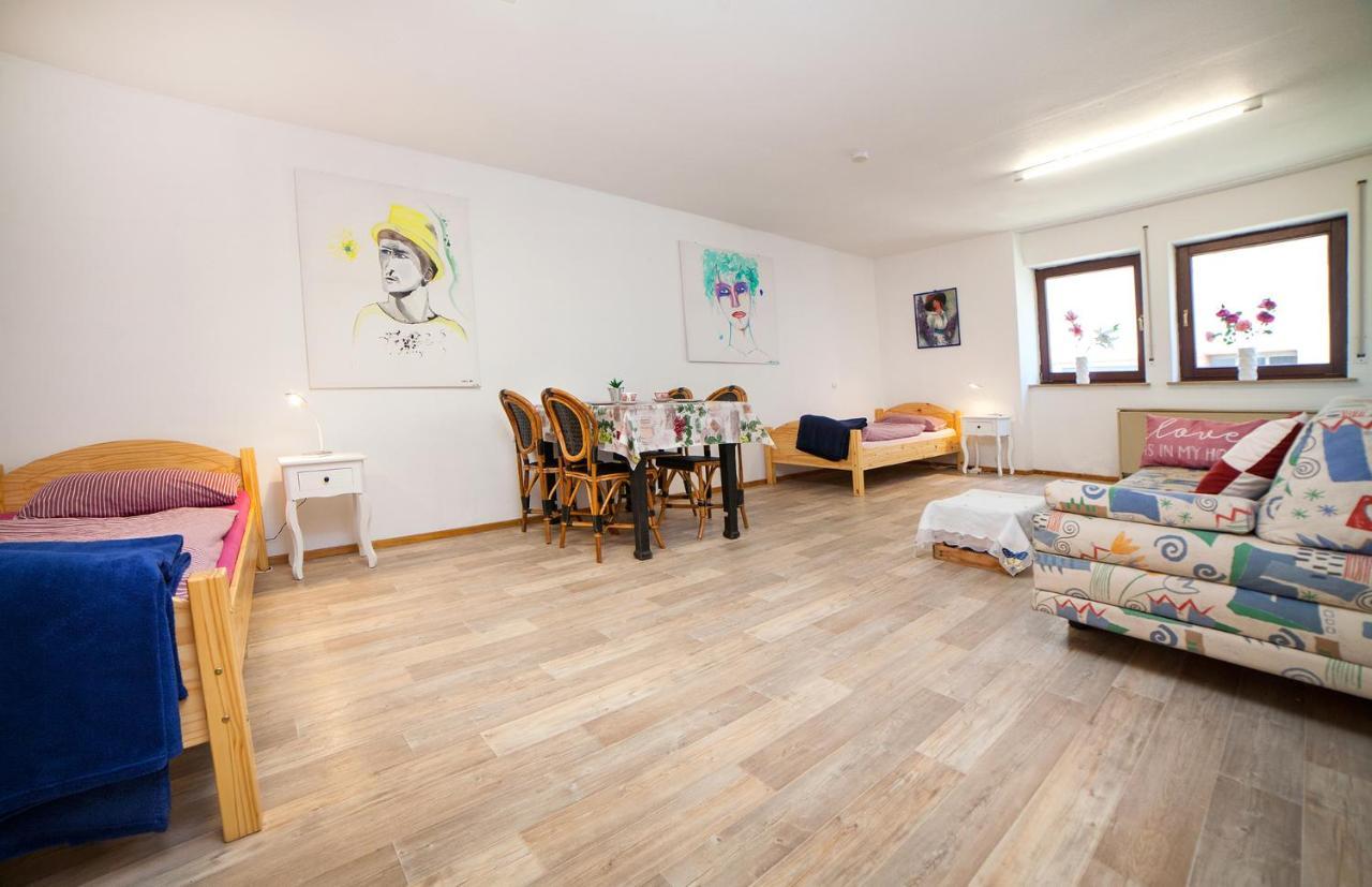Haus Haas Zimmer&Fewo Apartment เลาดา-เคอนิกส์โฮเฟน ภายนอก รูปภาพ